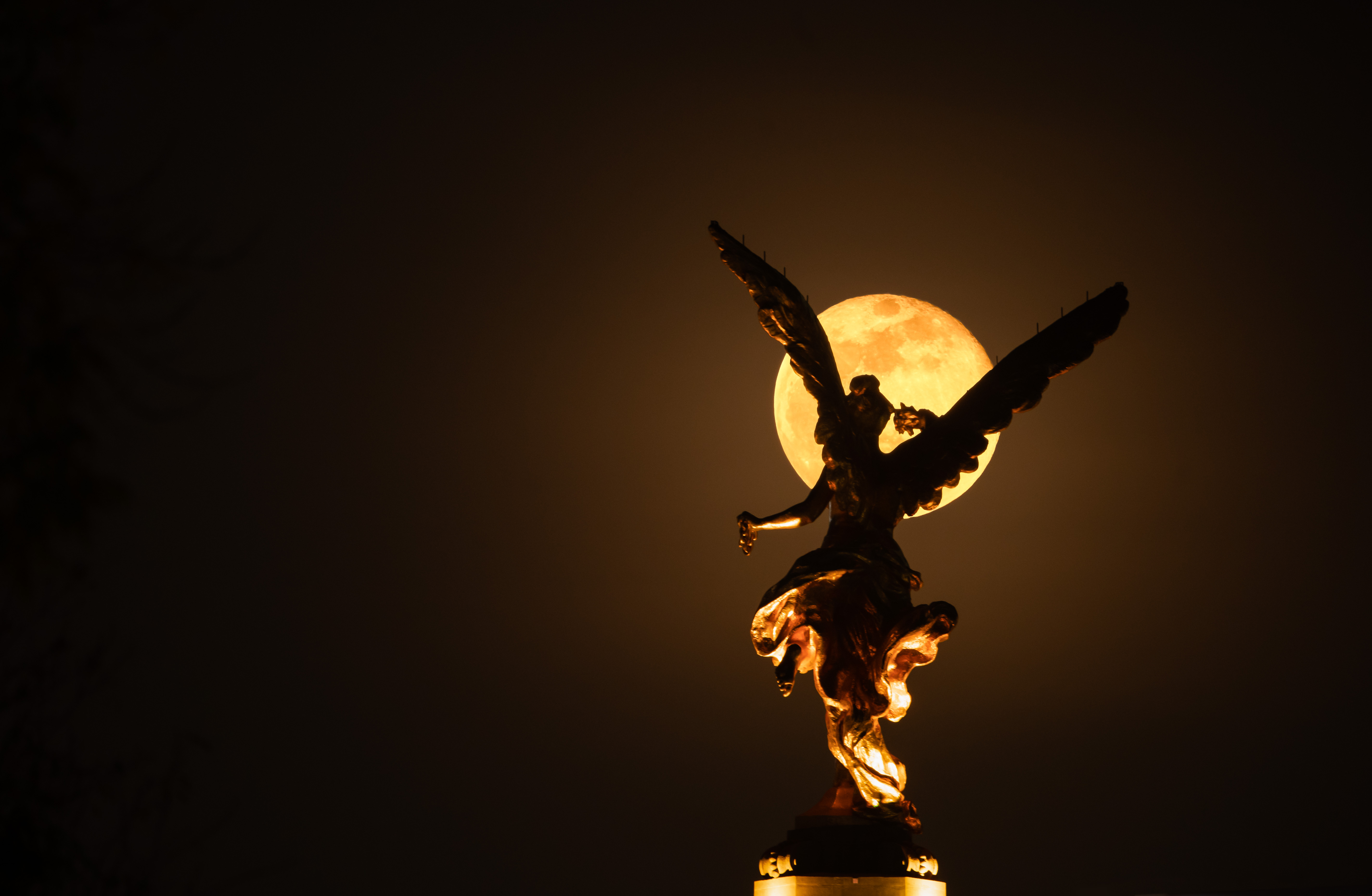 Luna y Ángel de la Independencia